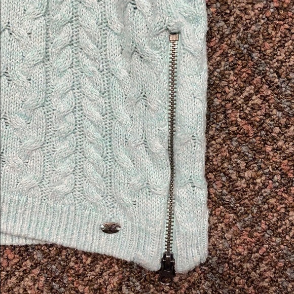 Sweater - Picture 2 of 3